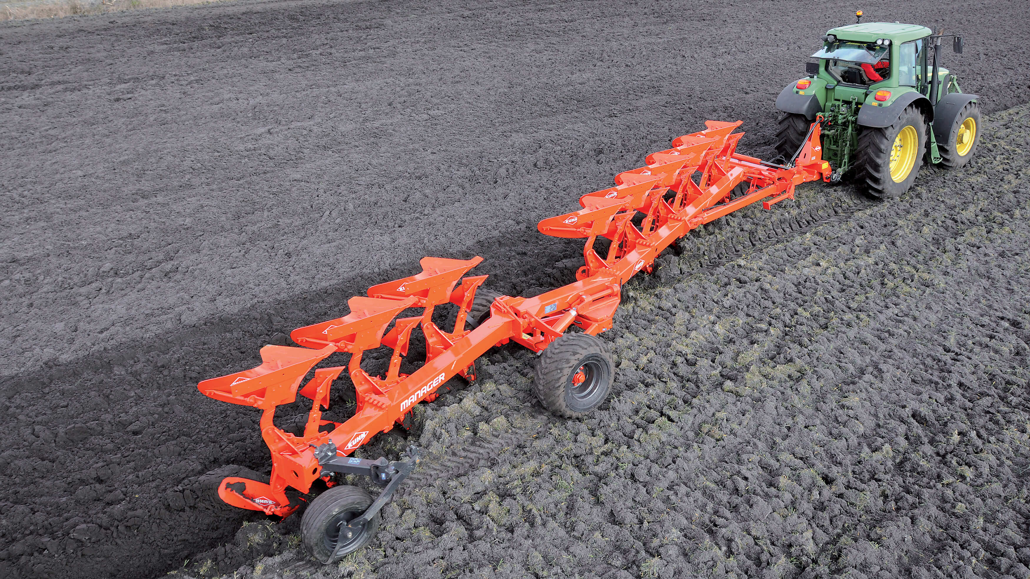 Semi-Mounted Rollover Plows | KUHN