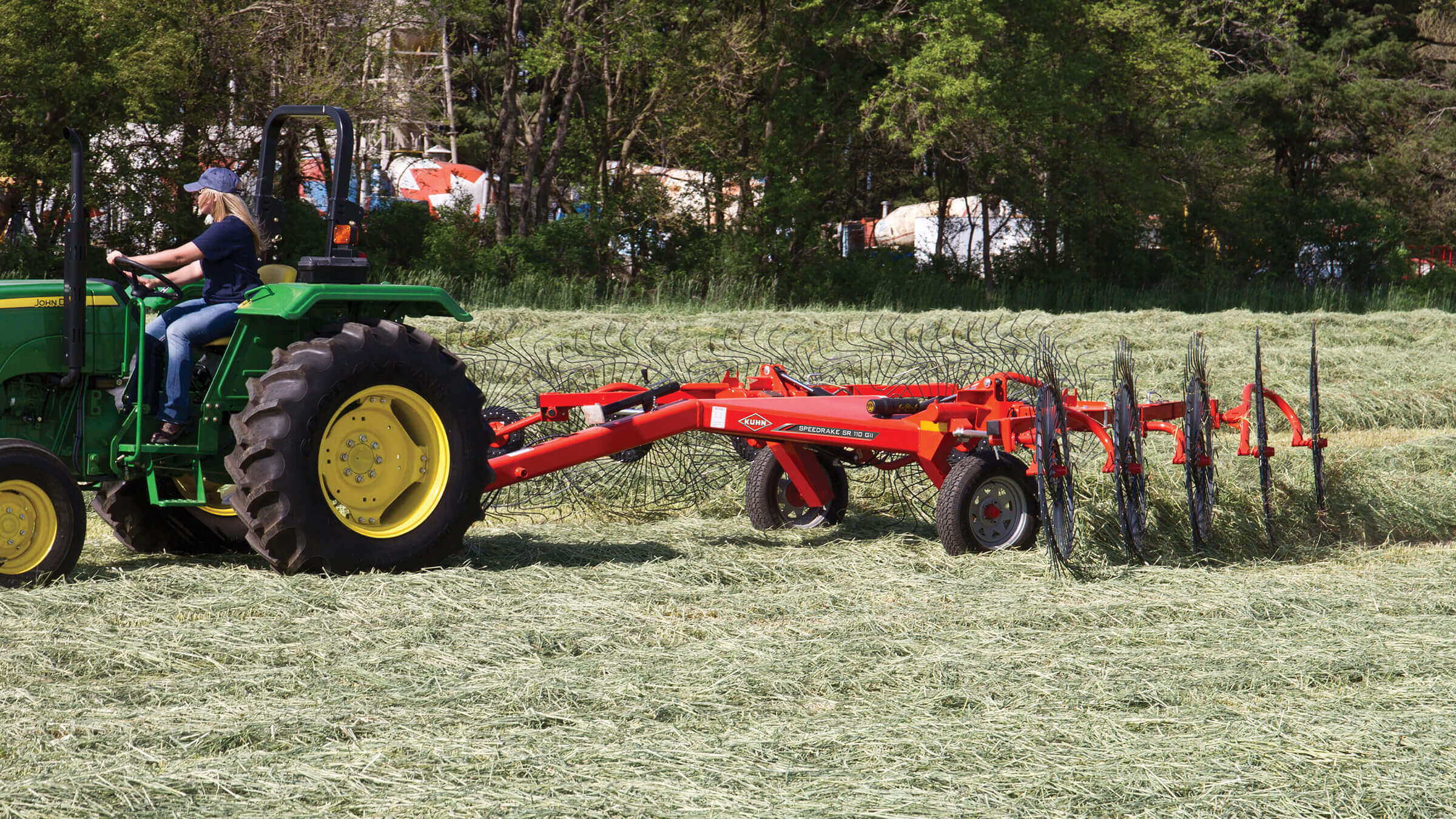 KUHN SR 100 Series SpeedRake® Wheel Rakes | KUHN